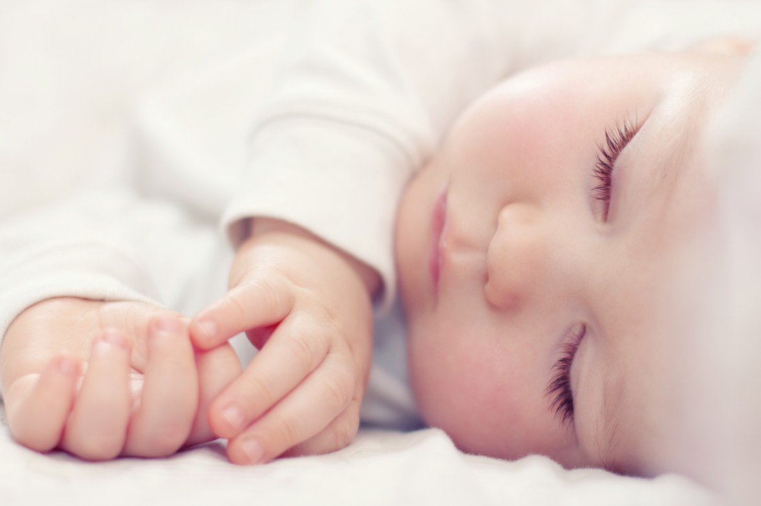 赤ちゃんは寝ている間に脳が作られる！科学的にも証明される「寝る子は育つ」